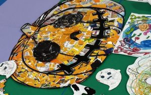 壁面を彩るジャック・オー・ランタン！